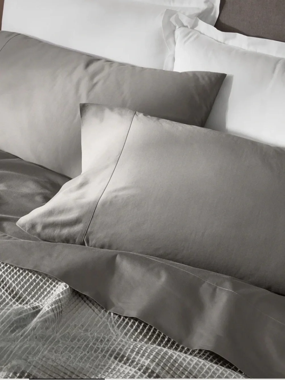 BOLL & BRANCH Signature Hemmed Cal King Sheet Set - Stone Gray
